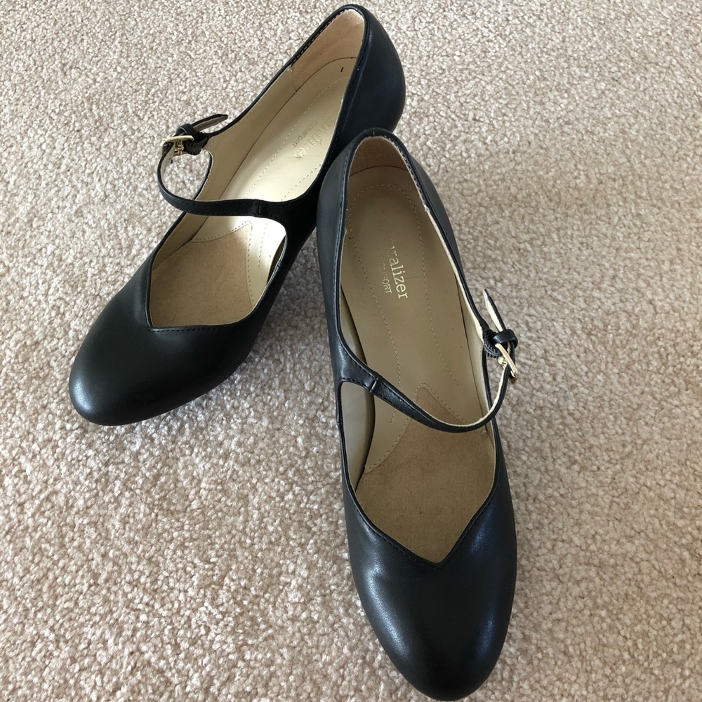 Naturalizer Mary Jane heels